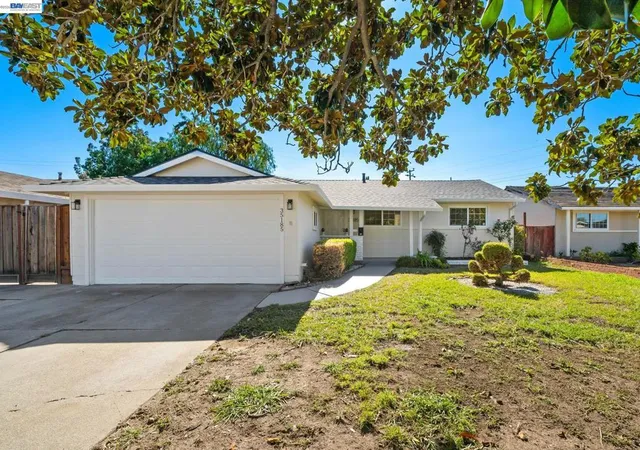 Photo 2 of Single family home for sale at 35185 Cabrillo Dr, Fremont, CA 94536 | MLS# 41147332 | Listing updated on 2026-09-16
