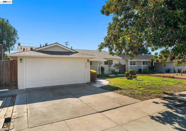 Photo 3 of Single family home for sale at 35185 Cabrillo Dr, Fremont, CA 94536 | MLS# 41147332 | Listing updated on 2026-09-16