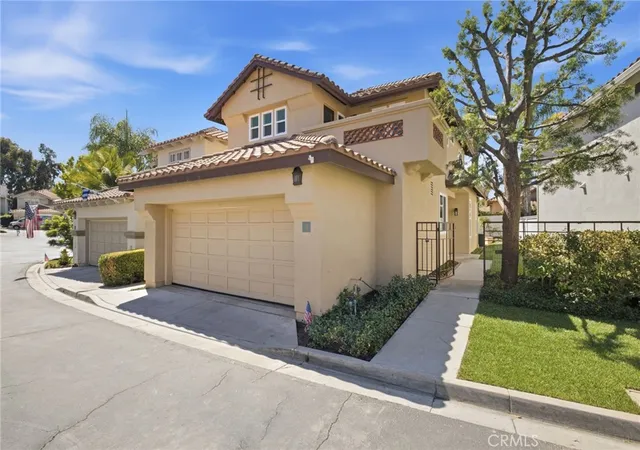 Photo 1 of Single family home for sale at 4 Via Jacinto, Rancho Santa Margarita, CA 92688 | MLS# OC26186929 | Listing updated on 2026-09-15