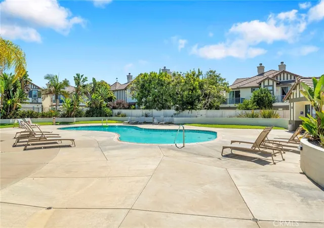 Listing Photo 2 - Condo for sale in building located at 402 Bay Berry Pl, Encinitas, CA 92024 - Unit #