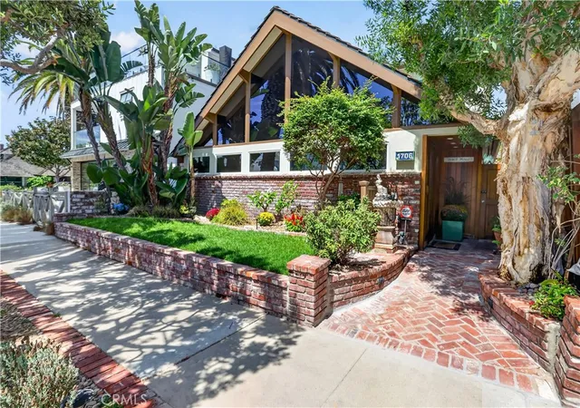 Photo 1 of Single family home for sale at 1706 E Ocean Blvd, Newport Beach, CA 92661 | MLS# NP26195233 | Listing updated on 2026-09-15