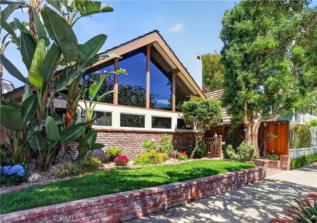 Photo 2 of Single family home for sale at 1706 E Ocean Blvd, Newport Beach, CA 92661 | MLS# NP26195233 | Listing updated on 2026-09-15