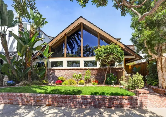 Photo 3 of Single family home for sale at 1706 E Ocean Blvd, Newport Beach, CA 92661 | MLS# NP26195233 | Listing updated on 2026-09-15