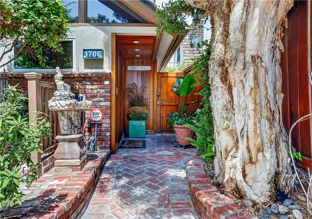 Photo 3 of Single family home for sale at 1706 E Ocean Blvd, Newport Beach, CA 92661 | MLS# NP26195233 | Listing updated on 2026-09-15