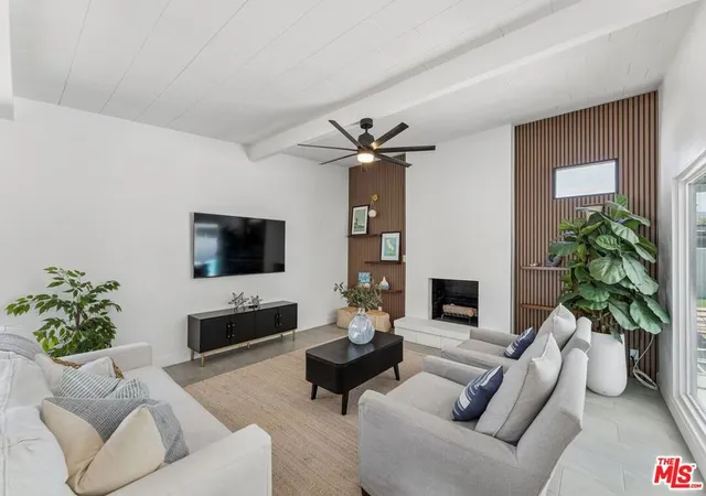 Photo 3 of Single family home for sale at 547 N Farrell Dr, Palm Springs, CA 92262 | MLS# 26984549 | Listing updated on 2026-10-01