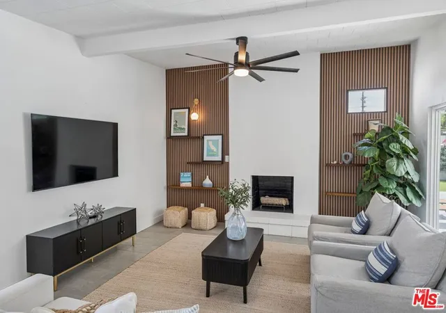 Photo 4 of Single family home for sale at 547 N Farrell Dr, Palm Springs, CA 92262 | MLS# 26984549 | Listing updated on 2026-10-01