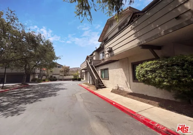 Condo for sale at 68 Maegan Pl #4, Thousand Oaks, CA 91362 | MLS# 26984795