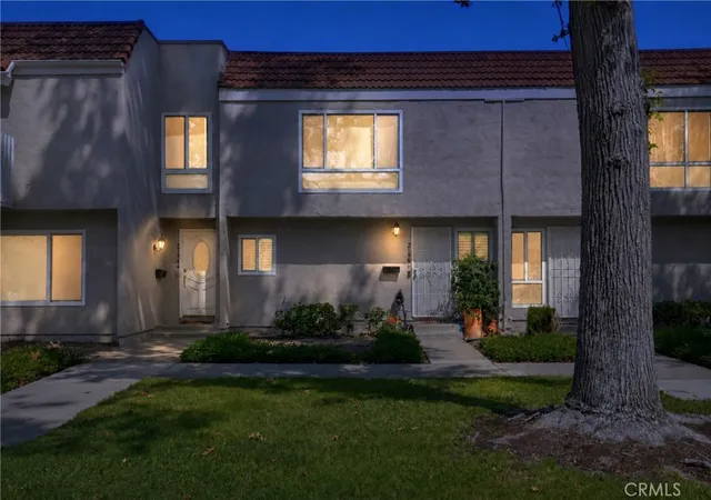 Photo 2 of Townhouse for sale at 21946 Lakeland, Lake Forest, CA 92630 | MLS# PW26155398 | Listing updated on 2026-09-15