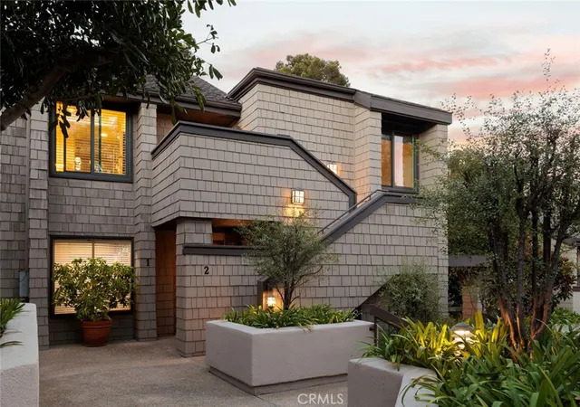 Photo 2 of Townhouse for sale at 2 Canyon Is, Newport Beach, CA 92660 | MLS# OC26195569 | Listing updated on 2026-09-14
