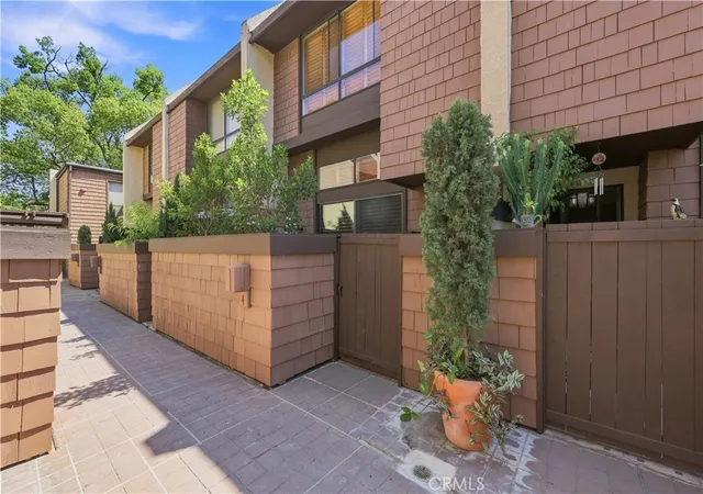 Photo 2 of Townhouse for sale at 1349 N Columbus #4, Glendale, CA 91202 | MLS# SR26195679 | Listing updated on 2026-09-14