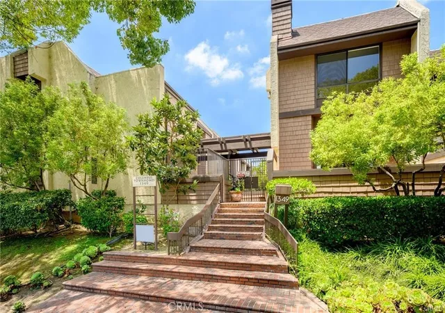 Photo 3 of Townhouse for sale at 1349 N Columbus #4, Glendale, CA 91202 | MLS# SR26195679 | Listing updated on 2026-09-14