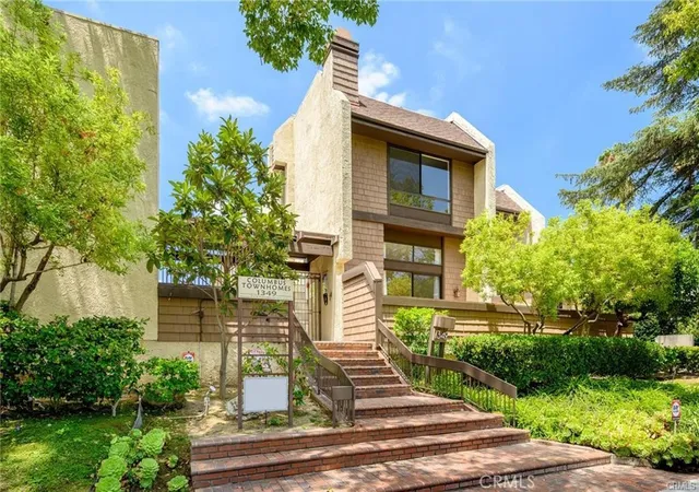 Photo 4 of Townhouse for sale at 1349 N Columbus #4, Glendale, CA 91202 | MLS# SR26195679 | Listing updated on 2026-09-14
