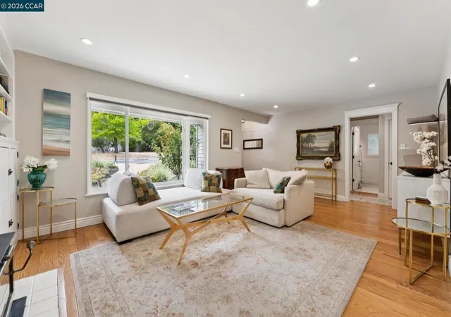 Photo 3 of Sale Pending at 164 Lucinda Ln, Pleasant Hill, CA 94523 | MLS# 41147393 | Listing updated on 2026-09-14