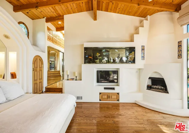 Photo 4 of Single family home for sale at 3400 Coast View Dr, Malibu, CA 90265 | MLS# 26970103 | Listing updated on 2026-09-15