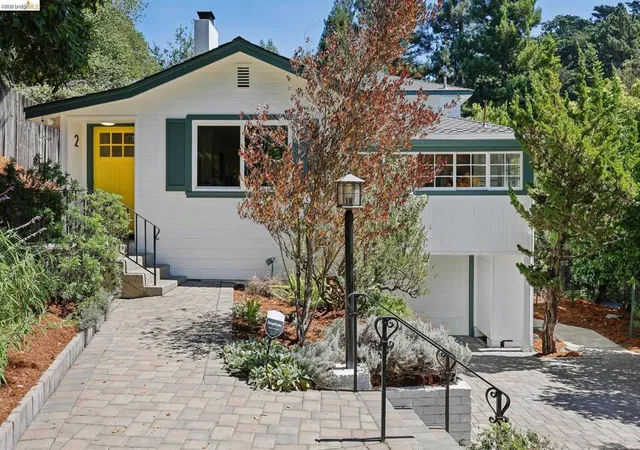 Photo 1 of Single family home for sale at 2 Mall Ct, Oakland, CA 94611 | MLS# 41147410 | Listing updated on 2026-09-15
