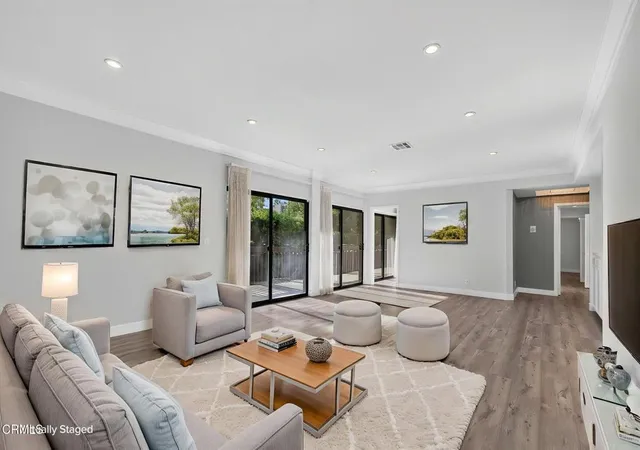 Listing Photo 4 - Condo for sale in building located at 111 S Orange Grv Blvd, Pasadena, CA 91105 - Unit #105
