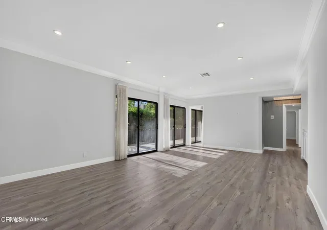 Listing Photo 5 - Condo for sale in building located at 111 S Orange Grv Blvd, Pasadena, CA 91105 - Unit #105