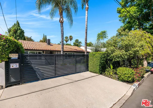 Photo 3 of Single family home for sale at 15237 Otsego St, Sherman Oaks, CA 91403 | MLS# 26976133 | Listing updated on 2026-09-15