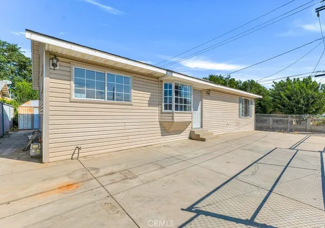 Photo 2 of Single family home for sale at 22319 Park St, Newhall, CA 91321 | MLS# SR26176627 | Listing updated on 2026-10-03