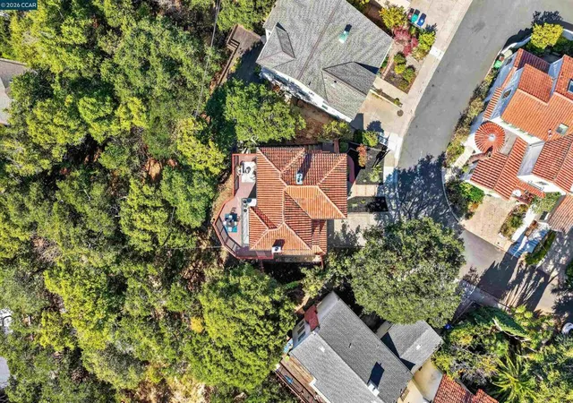 Photo 55 of Sale Pending at 907 Glendome Cir, Oakland, CA 94602 | MLS# 41147413 | Listing updated on 2026-09-24