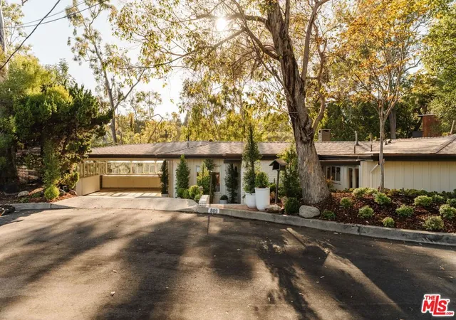 Photo 15 of Single family home for sale at 809 Broom Way, Los Angeles, CA 90049 | MLS# 26984865 | Listing updated on 2026-10-28