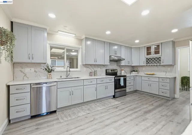 Photo 2 of Single family home for sale at 1204 Vistagrand Dr, San Leandro, CA 94577 | MLS# 41147417 | Listing updated on 2026-09-15