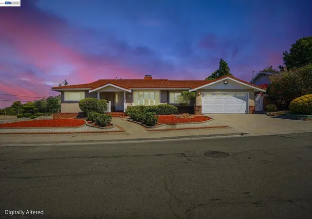Photo 4 of Single family home for sale at 1204 Vistagrand Dr, San Leandro, CA 94577 | MLS# 41147417 | Listing updated on 2026-10-06