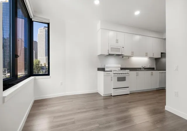 Photo 2 of Condo for sale at 285 Main St #404, San Francisco, CA 94105 | MLS# 41147423 | Listing updated on 2026-09-15