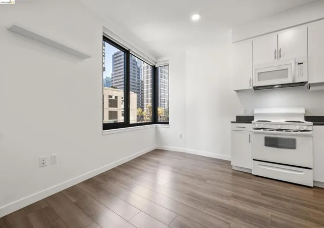 Photo 3 of Condo for sale at 285 Main St #404, San Francisco, CA 94105 | MLS# 41147423 | Listing updated on 2026-09-15