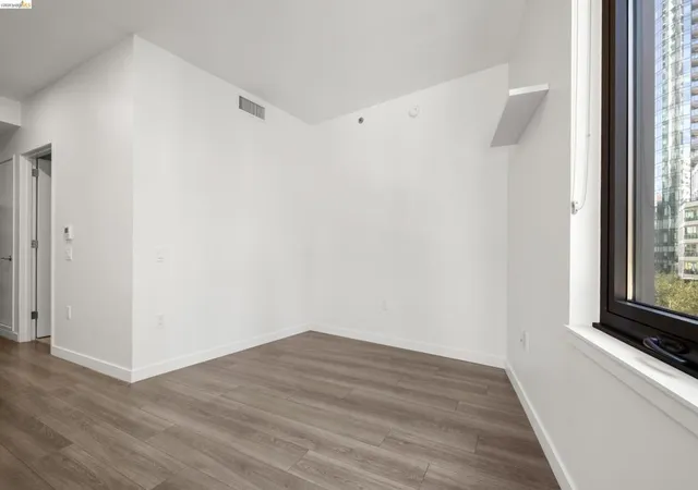 Listing Photo 4 - Condo for sale in building located at 285 Main St, San Francisco, CA 94105 - Unit #404