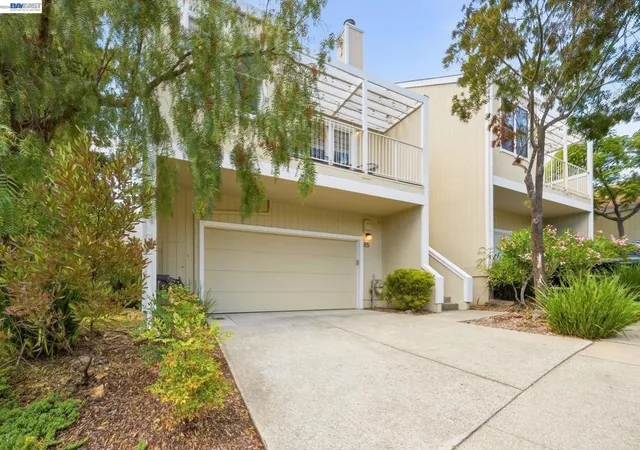 Photo 3 of Sale Pending at 85 Samaria Ln, Oakland, CA 94619 | MLS# 41147435 | Listing updated on 2026-10-07