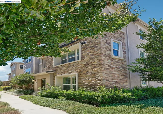 Photo 3 of Single family home for sale at 2836 Stringham Way, Dublin, CA 94568 | MLS# 41147433 | Listing updated on 2026-09-30
