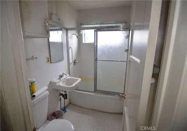 Photo 4 of Sale Pending at 601 S Clymar, Compton, CA 90220 | MLS# SB26196338 | Listing updated on 2026-09-14