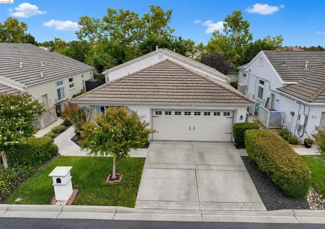 Photo 3 of Single family home for sale at 30 Winesap Dr, Brentwood, CA 94513 | MLS# 41147447 | Listing updated on 2026-09-15