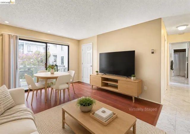 Condo for sale at 8 Commodore Dr #C359, Emeryville, CA 94608 | MLS# 41147451