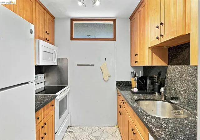 Photo 3 of Condo for sale at 8 Commodore Dr #C359, Emeryville, CA 94608 | MLS# 41147451 | Listing updated on 2026-09-15