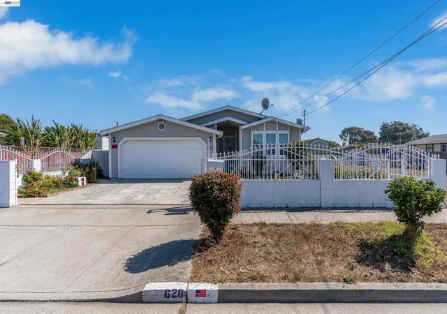 Photo 2 of Single family home for sale at 628 S 17th Street, Richmond, CA 94804 | MLS# 41147465 | Listing updated on 2026-09-15