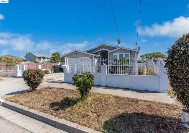 Photo 3 of Single family home for sale at 628 S 17th Street, Richmond, CA 94804 | MLS# 41147465 | Listing updated on 2026-09-15