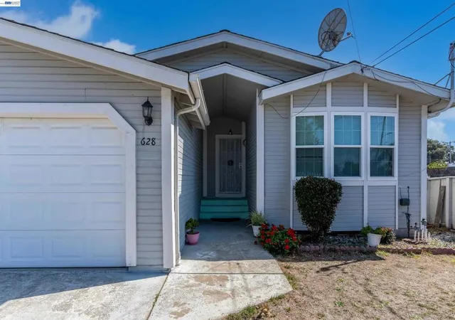 Photo 4 of Single family home for sale at 628 S 17th Street, Richmond, CA 94804 | MLS# 41147465 | Listing updated on 2026-09-15