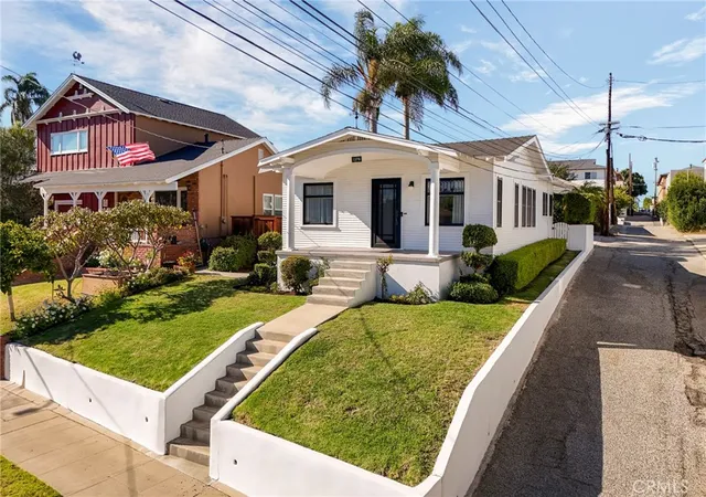 Photo 2 of Sale Pending at 1376 West 10th, San Pedro, CA 90732 | MLS# SB26196397 | Listing updated on 2026-09-15