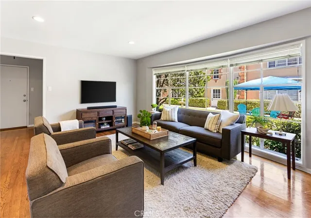Listing Photo 4 - Condo for sale in building located at 939 N Glendale, Glendale, CA 91206 - Unit #1
