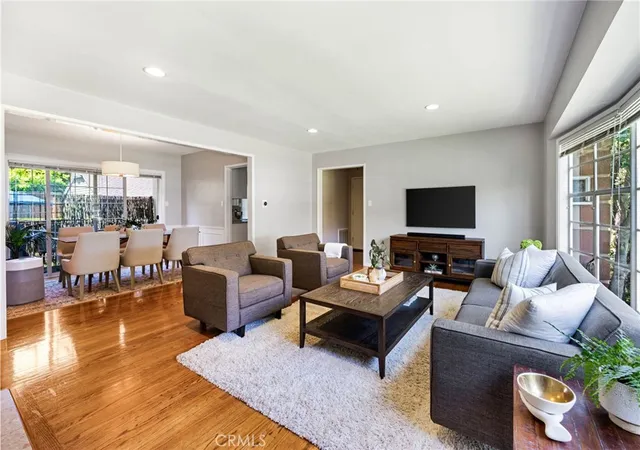 Listing Photo 5 - Condo for sale in building located at 939 N Glendale, Glendale, CA 91206 - Unit #1