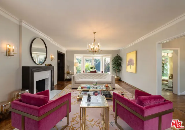 Photo 3 of Mansion for sale at 160 Bronwood Ave, Los Angeles, CA 90049 | MLS# 26985357 | Listing updated on 2026-09-16