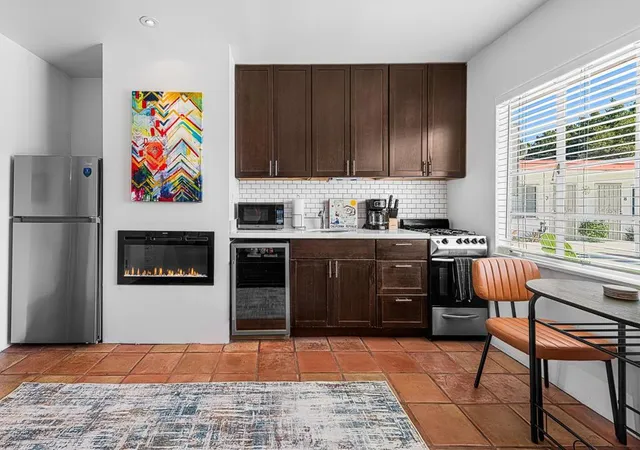 Listing Photo 5 - Condo for sale in building located at 314 E Stevens Rd, Palm Springs, CA 92262 - Unit #2