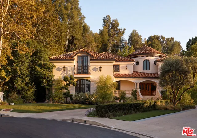 Photo 1 of Mansion for sale at 3829 Hayvenhurst Dr, Encino, CA 91436 | MLS# 26985333 | Listing updated on 2026-09-16