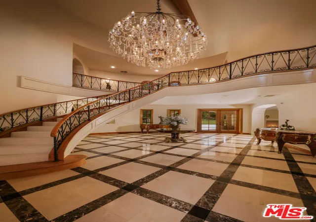 Photo 2 of Mansion for sale at 3829 Hayvenhurst Dr, Encino, CA 91436 | MLS# 26985333 | Listing updated on 2026-09-16