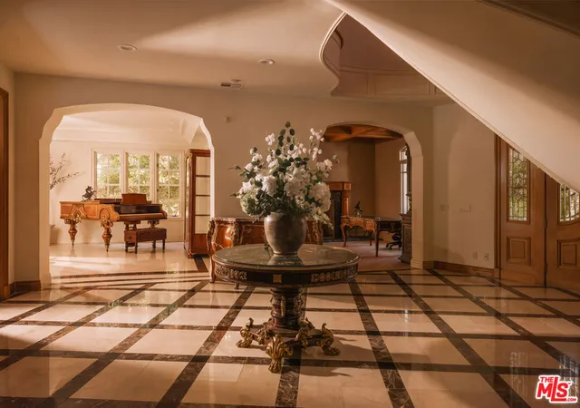 Photo 3 of Mansion for sale at 3829 Hayvenhurst Dr, Encino, CA 91436 | MLS# 26985333 | Listing updated on 2026-09-16