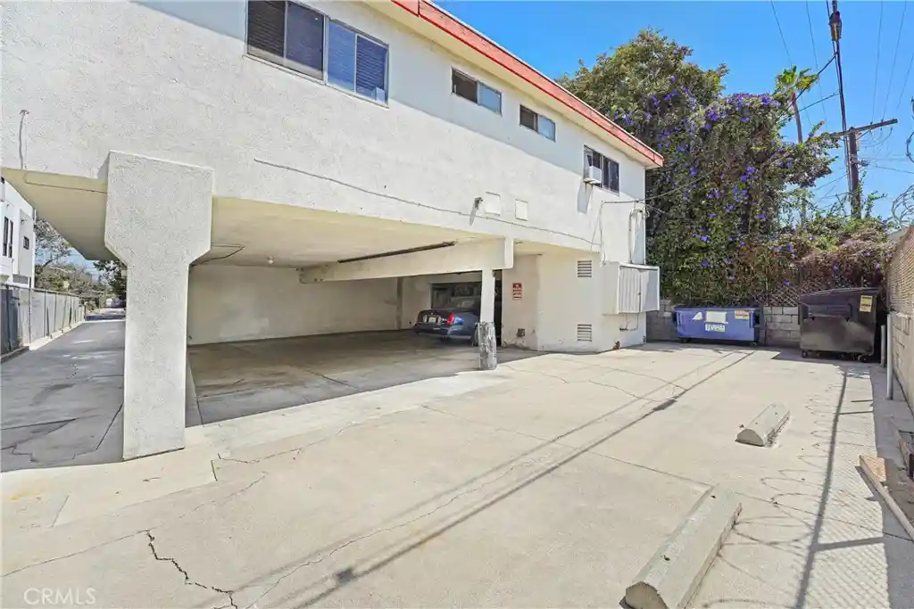 Photo 3 of Sale Pending at 4522 St Charles Pl, Los Angeles, CA 90019 | MLS# PW26196740 | Listing updated on 2026-10-28