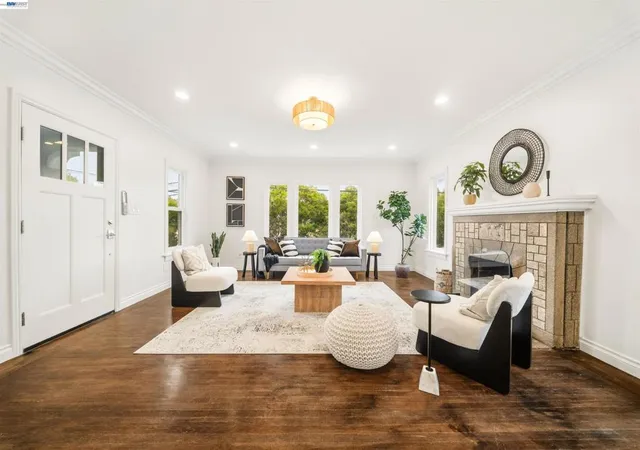 Photo 1 of Sale Pending at 542 Adams St, Albany, CA 94706 | MLS# 41147493 | Listing updated on 2026-09-26