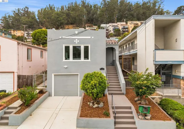 Photo 2 of Sale Pending at 542 Adams St, Albany, CA 94706 | MLS# 41147493 | Listing updated on 2026-09-26